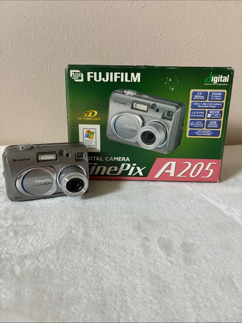 Vintage Fujifilm FinePix A205 Digital Camera w Box Charging Cable Works no Card